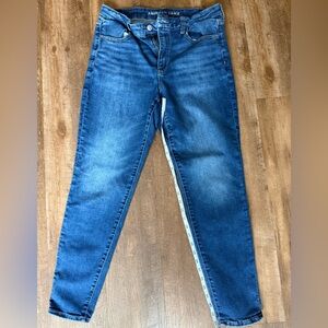 American Eagle Outfitters Women’s curvy high rise jeggings  in Medium Blue Wash